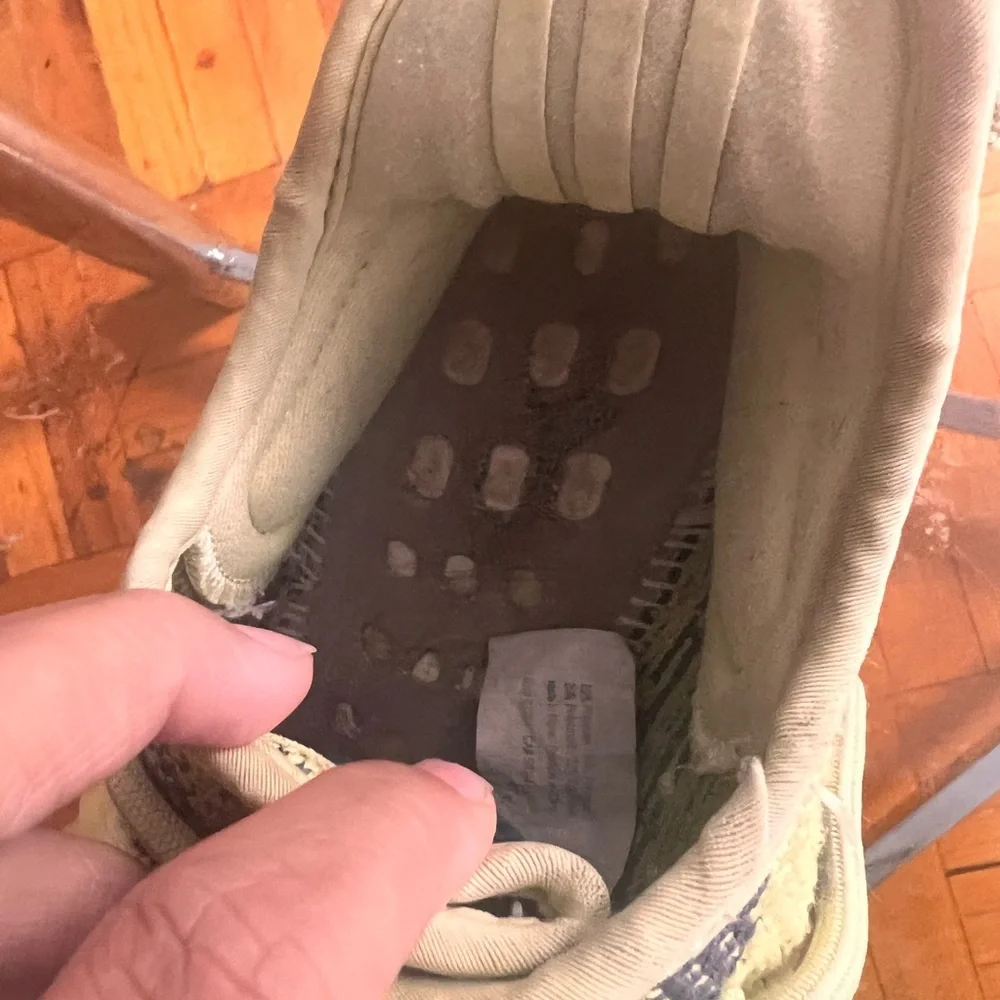 Adidas Yeezy boots - Picture 3 of 6